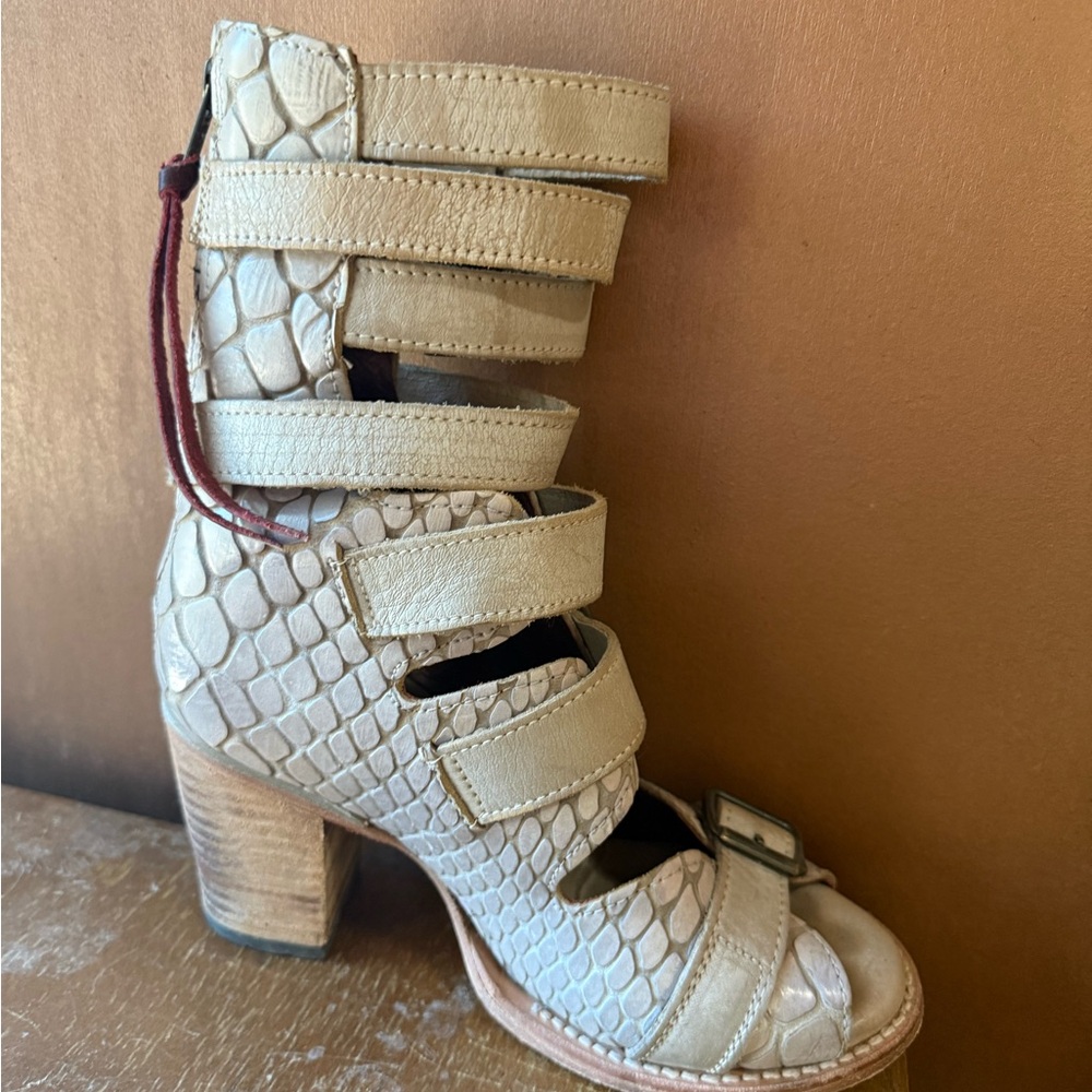 Freebird Bond Sandals - 7 - Picture 8 of 9